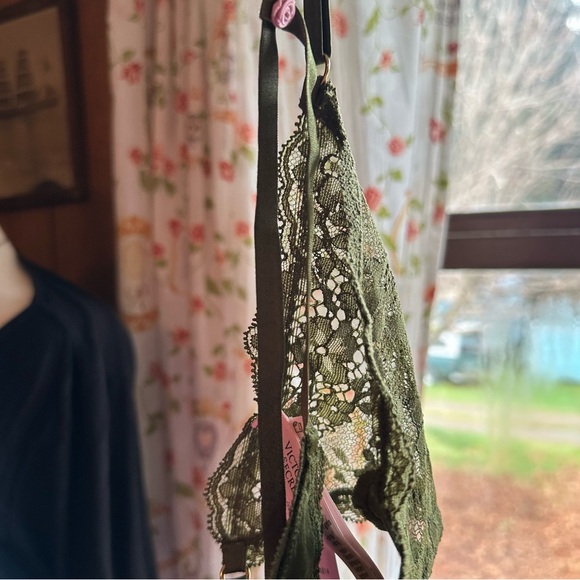 VS • Dream Angels Adjustable V-String Lace Thong Panty in Green - Picture 2 of 9